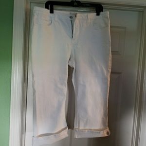 White capri jeans